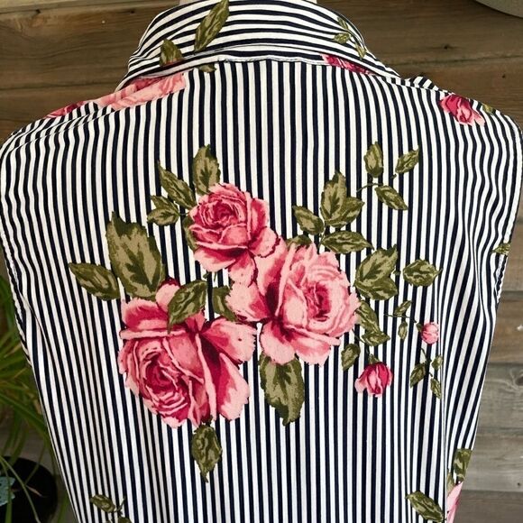 Polly & Esther Button Down Sleeveless Top EUC - Picture 7 of 8